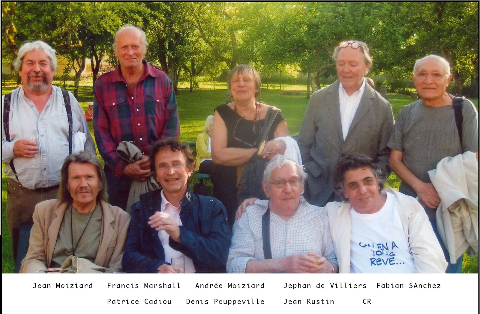 Photographie de groupe des artistes à l’abbaye d’Auberive